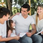 Idei pentru activități de familie care îmbunătățesc comunicarea