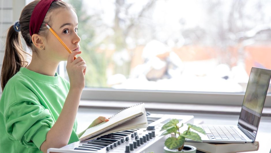 10 idei de activități care îți vor stimula mintea și creativitatea