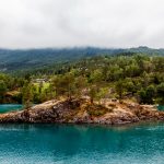 De ce să vizitezi Albania: plaje, munți și istorie