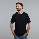 Tricouri cu gât rotund vs. în V: Care ți se potrivește?