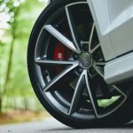 Cum alegi anvelope fiabile și rezistente pentru drumuri fără griji