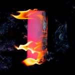 Ce înseamnă când visezi foc: Interpretări pozitive și negative ale acestui simbol puternic