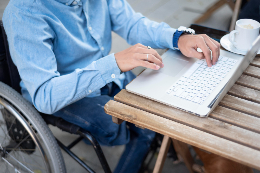 Când intră indemnizația de handicap pe card? Calendarul plăților în 2026