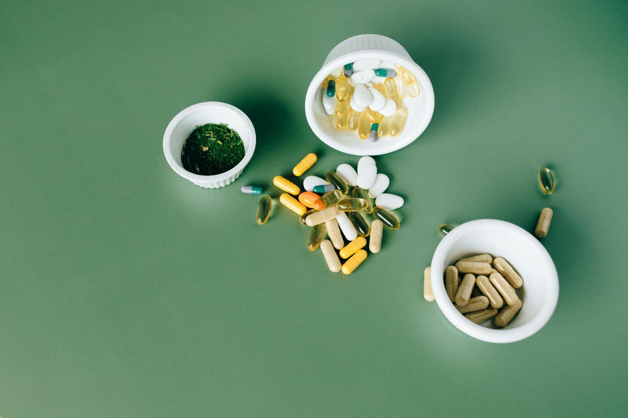 Ce combinații de vitamine și minerale sunt recomandate în 2026? 4 suplimente pentru rutina zilnică