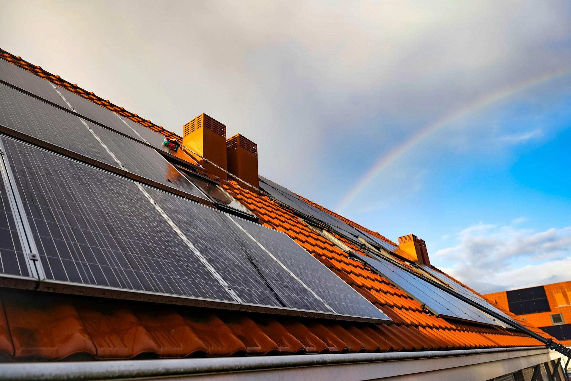 Soarele nu bate la întâmplare: IATĂ cum influențează orientarea panourilor fotovoltaice producția ta