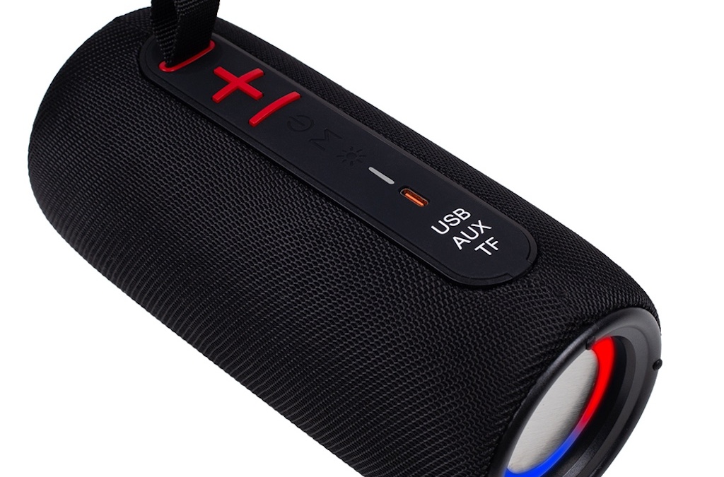 Idei smart pentru spații mici: boxe compacte Spacer cu Bluetooth pentru un living modern