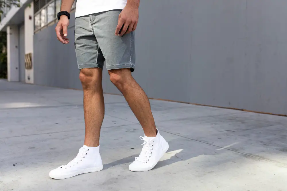 Bermuda shorts: cum îi integrezi într-o ținută urbană