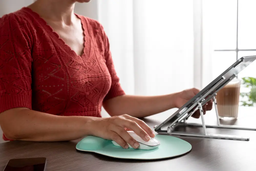 Mouse vertical sau clasic? Ce merită să știi înainte să schimbi forma