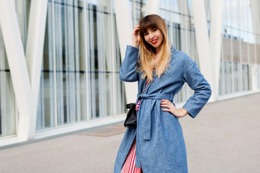 Cum să porți jeans cu sacou pentru un look modern