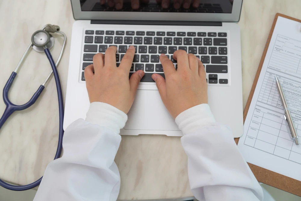 Cum să recunoști informațiile medicale nesigure de pe internet